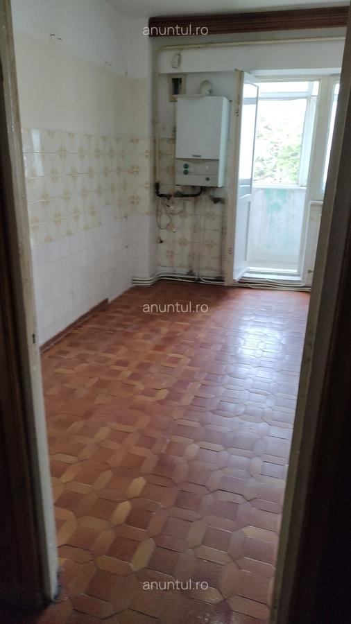 Braila Apartament 3 camere de vanzare, 80 mp, etaj 3, strada Tineretului - 10