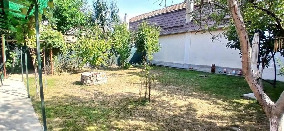 Proprietate cu doua case, curte intima ?i poten?ial excelent zona Velen?a, Oradea - 1