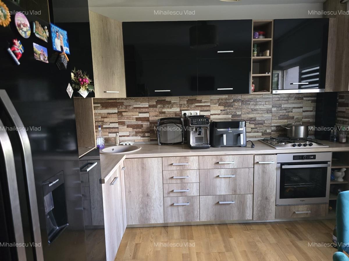 Apartament cu 3 camere decomandat, mobilat în 13 Septembrie - 6