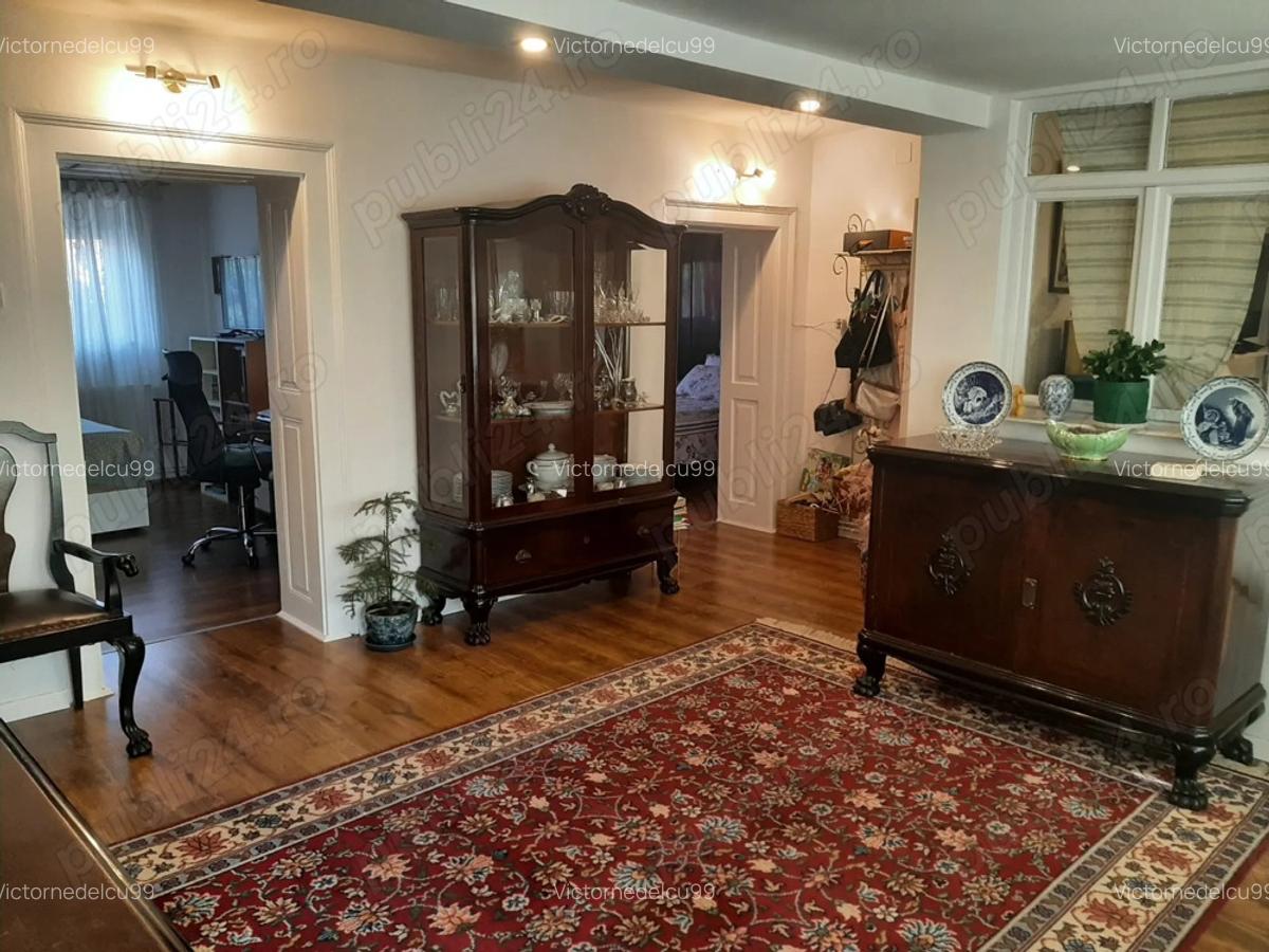 2 Case cu 7 camere, 2 bucatarii si 3 bai, intr-o curte cartierul Gradiste - 1 2 Case cu 7 camere, 2 bucatarii si 3 bai, intr-o curte cartierul Gradiste - 1