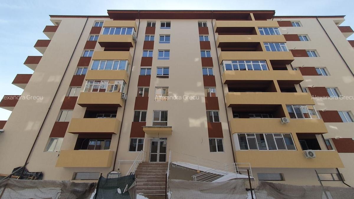 Apartament cu 3 camere decomandat în Apărătorii Patriei - 2