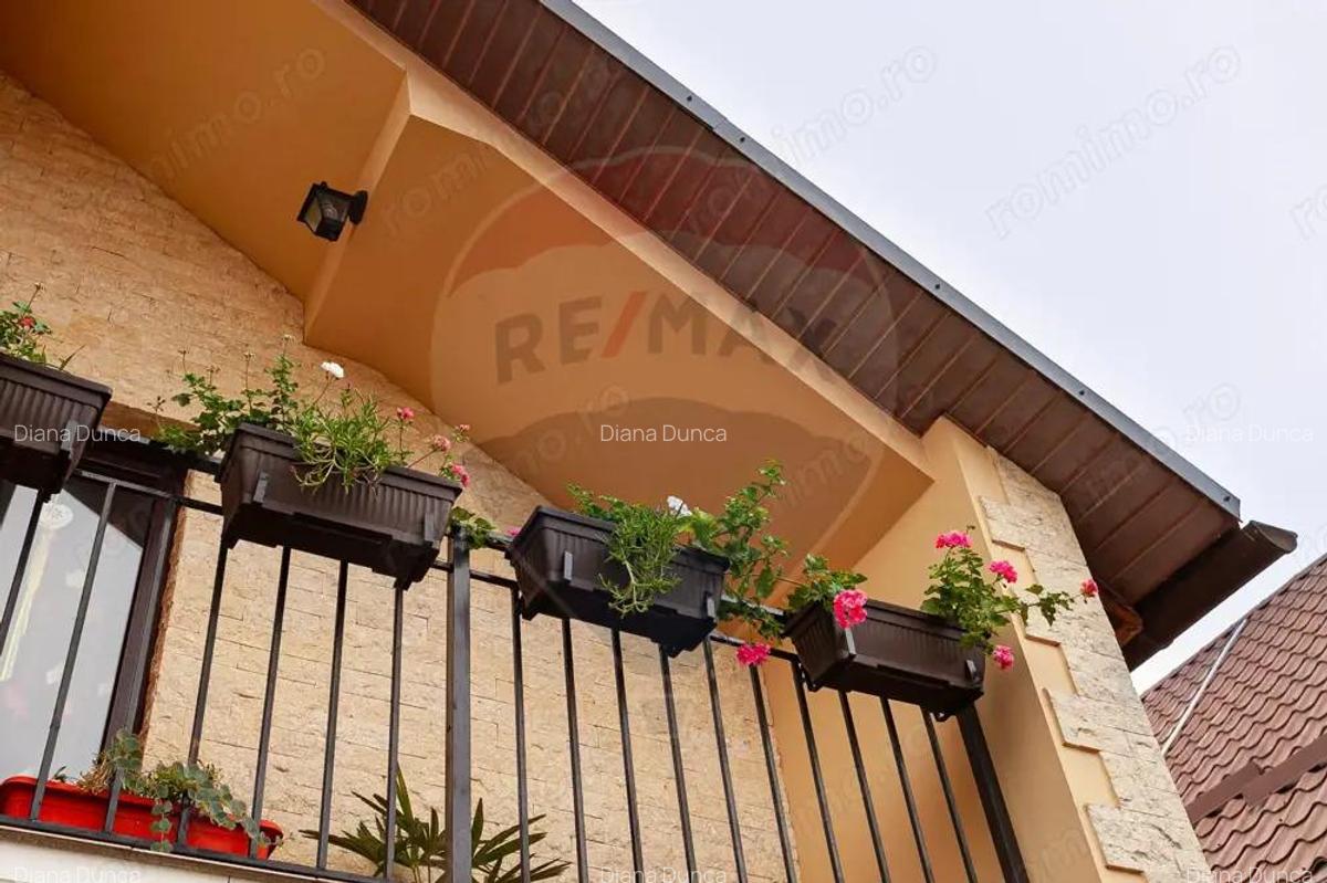 Casa primitoare de vanzare in localitatea Lipova - 8