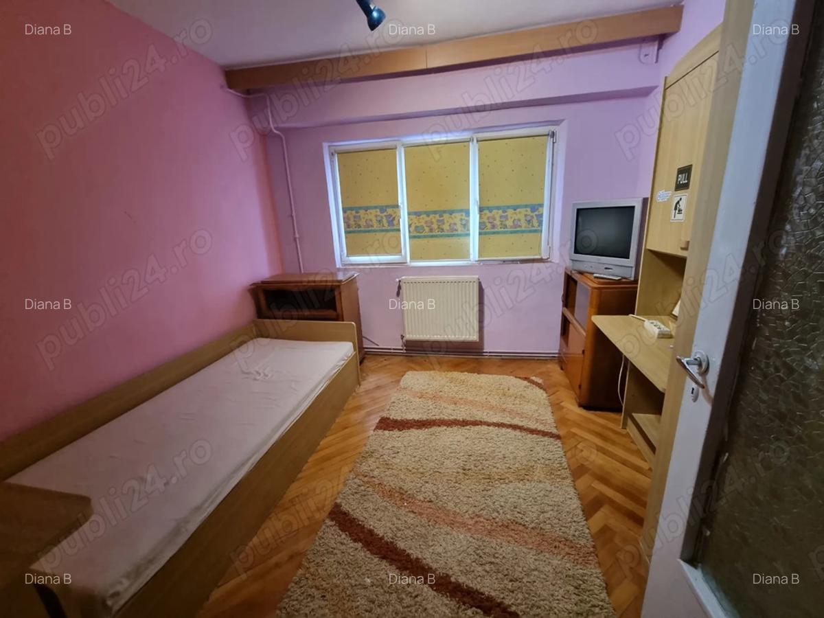 Inchiriez apartament 3 camere - 5