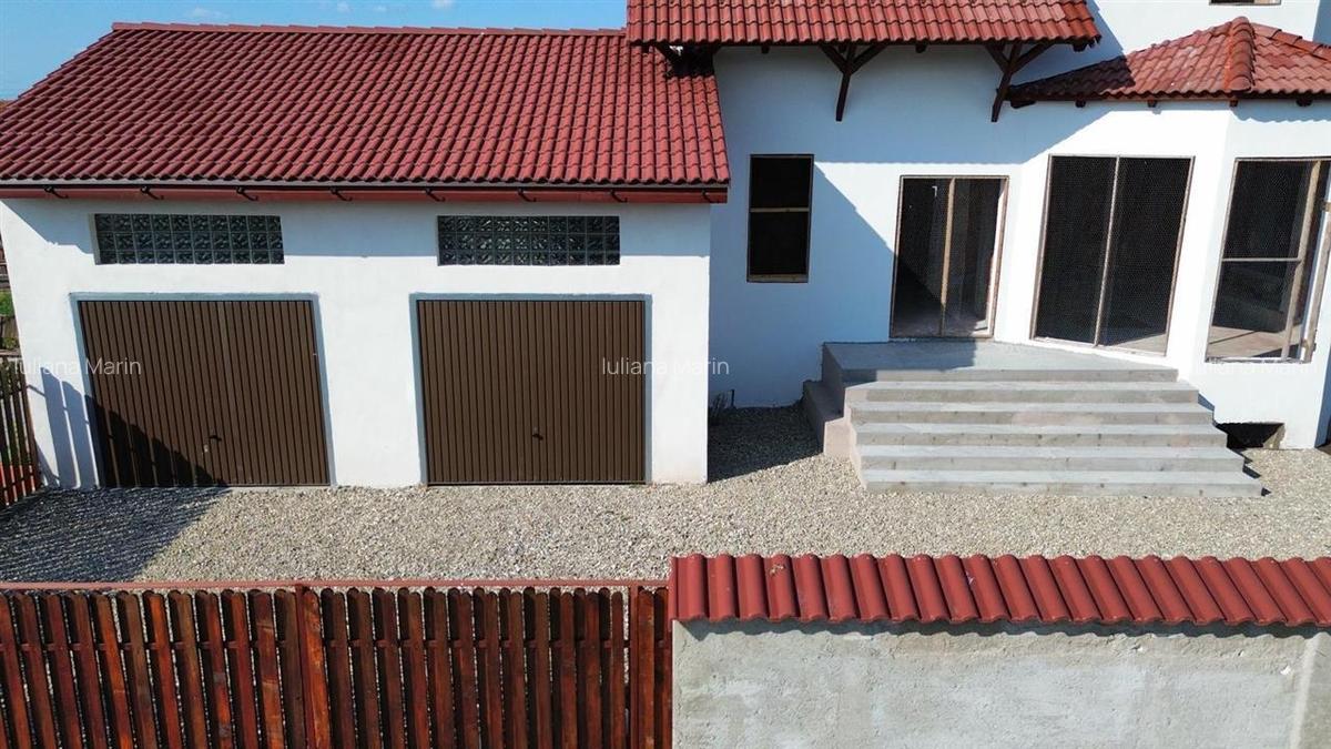 Vila la rosu intr o zona rezidentiala exclusivista Halchiu - 3