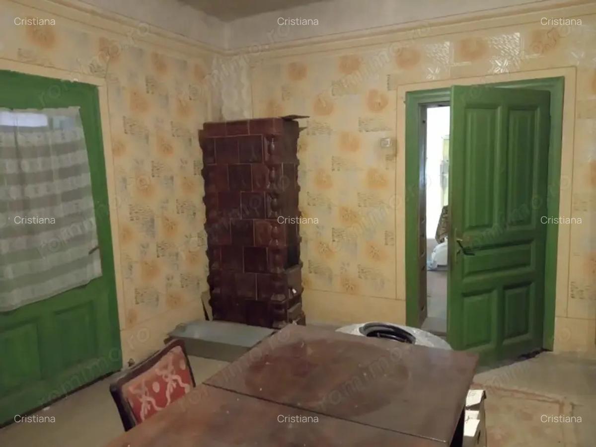 Casa mare la ?ara cu teren generos in zona superba - 7 Casa mare la ?ara cu teren generos in zona superba - 7