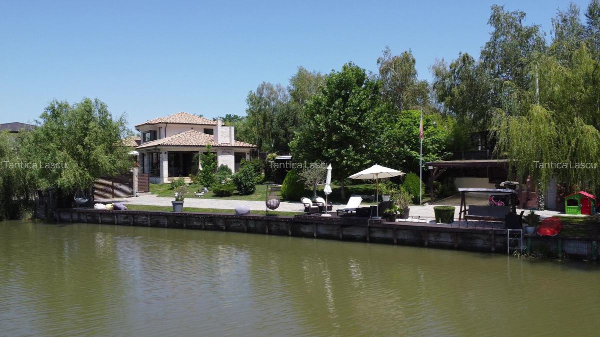 Imobil  de lux pe malul lacului cu ponton, complet mobilat si utilat - 1