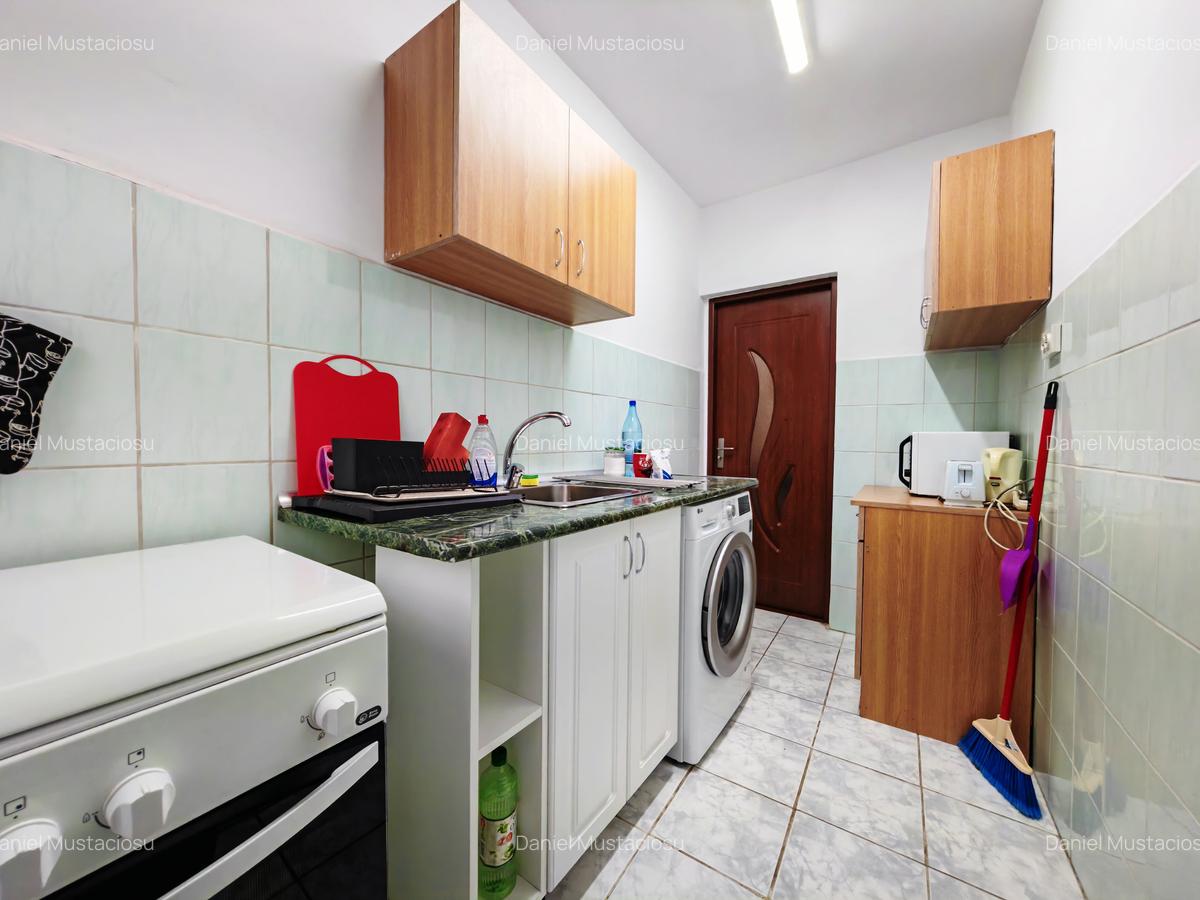 Piata Victoriei | vis a vis de metr.| Spatioasa in bl.anvelopat,vedere in piata - 17