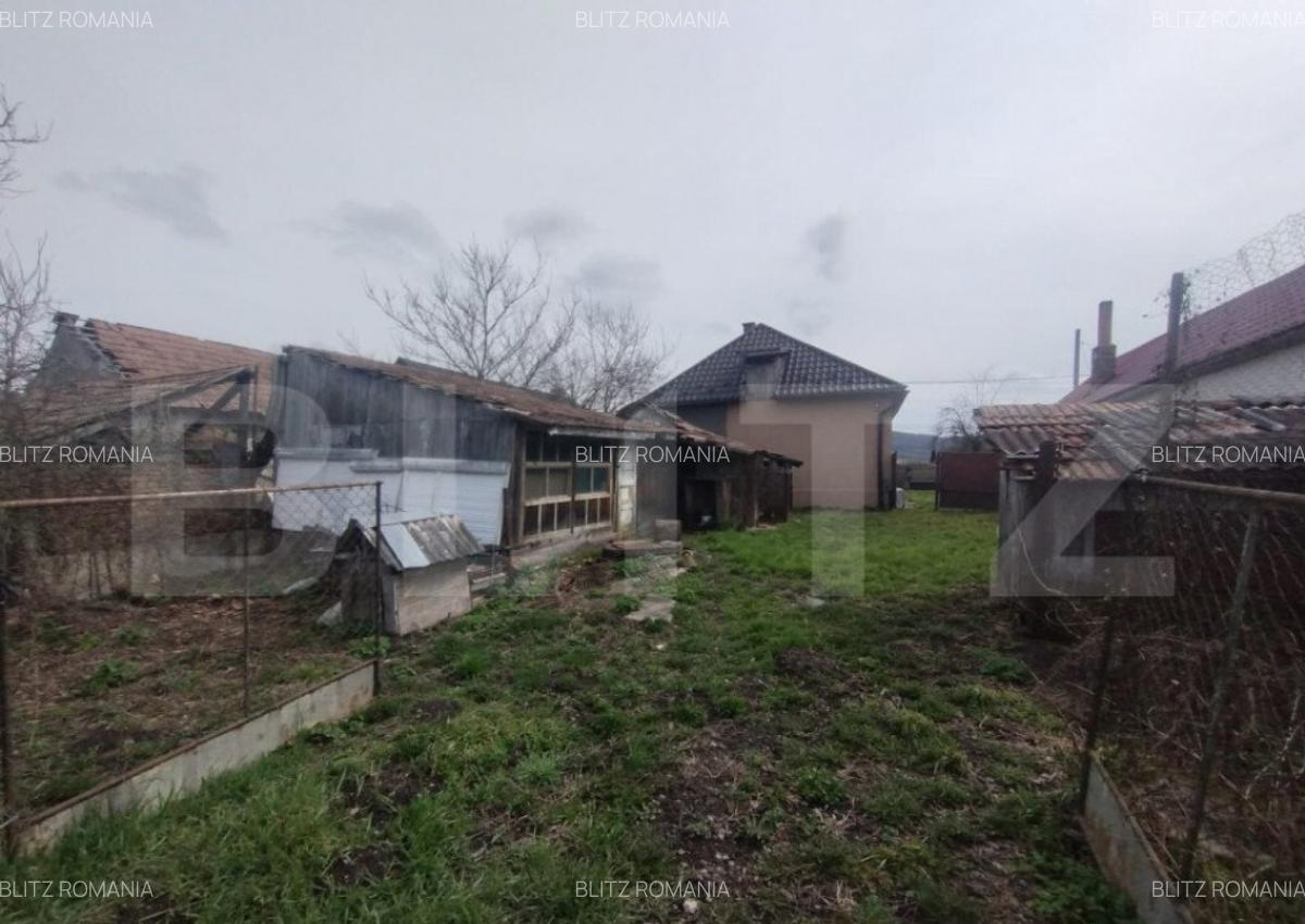 Casa 3 camere,120mp utili,1300 mp de teren intravilan,zona S - 10