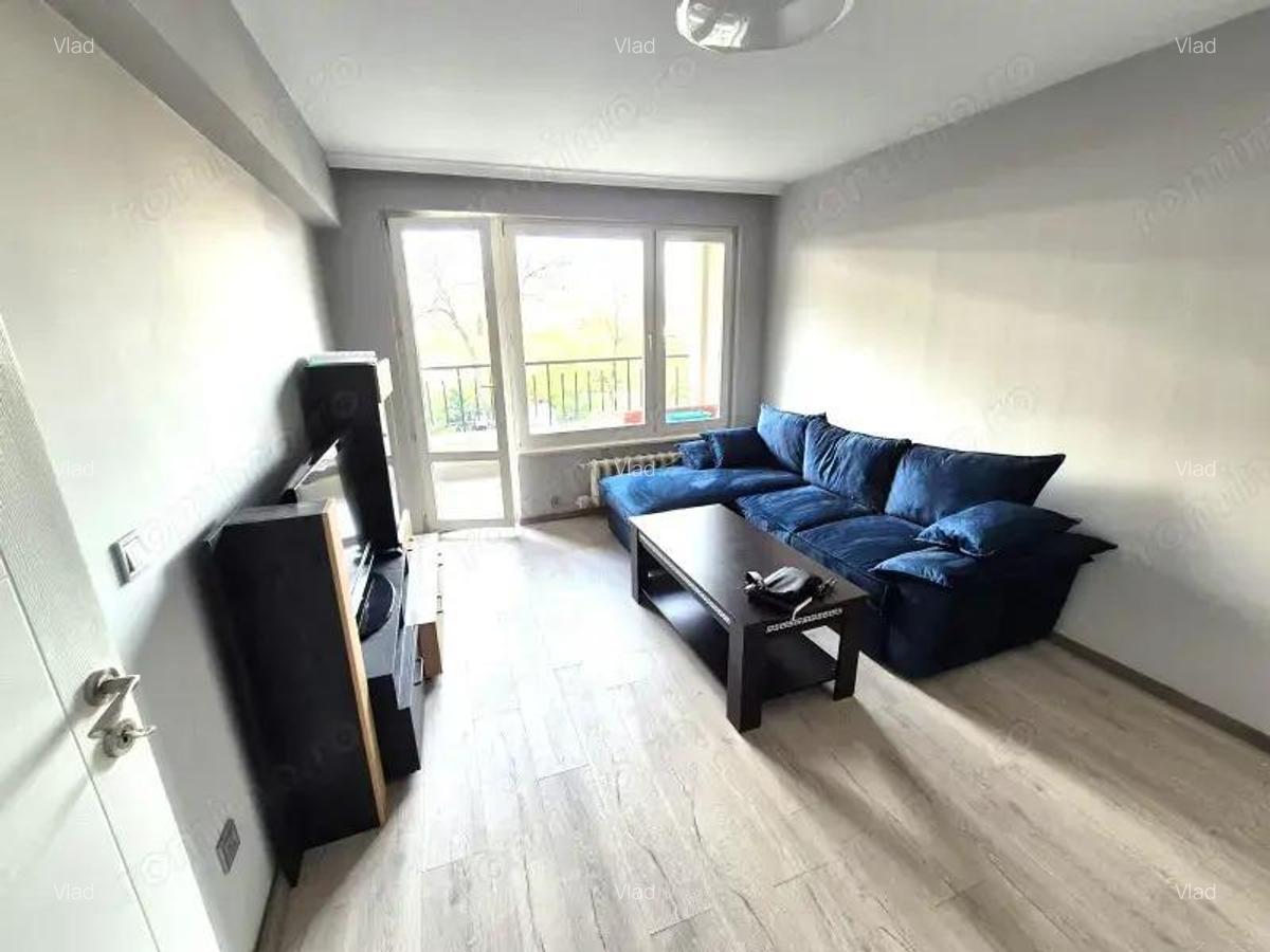 Garsoniera de inchiriat in Tractorul - 2