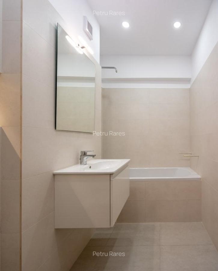 Apartament cu 3 camere decomandat în Victoriei - 4
