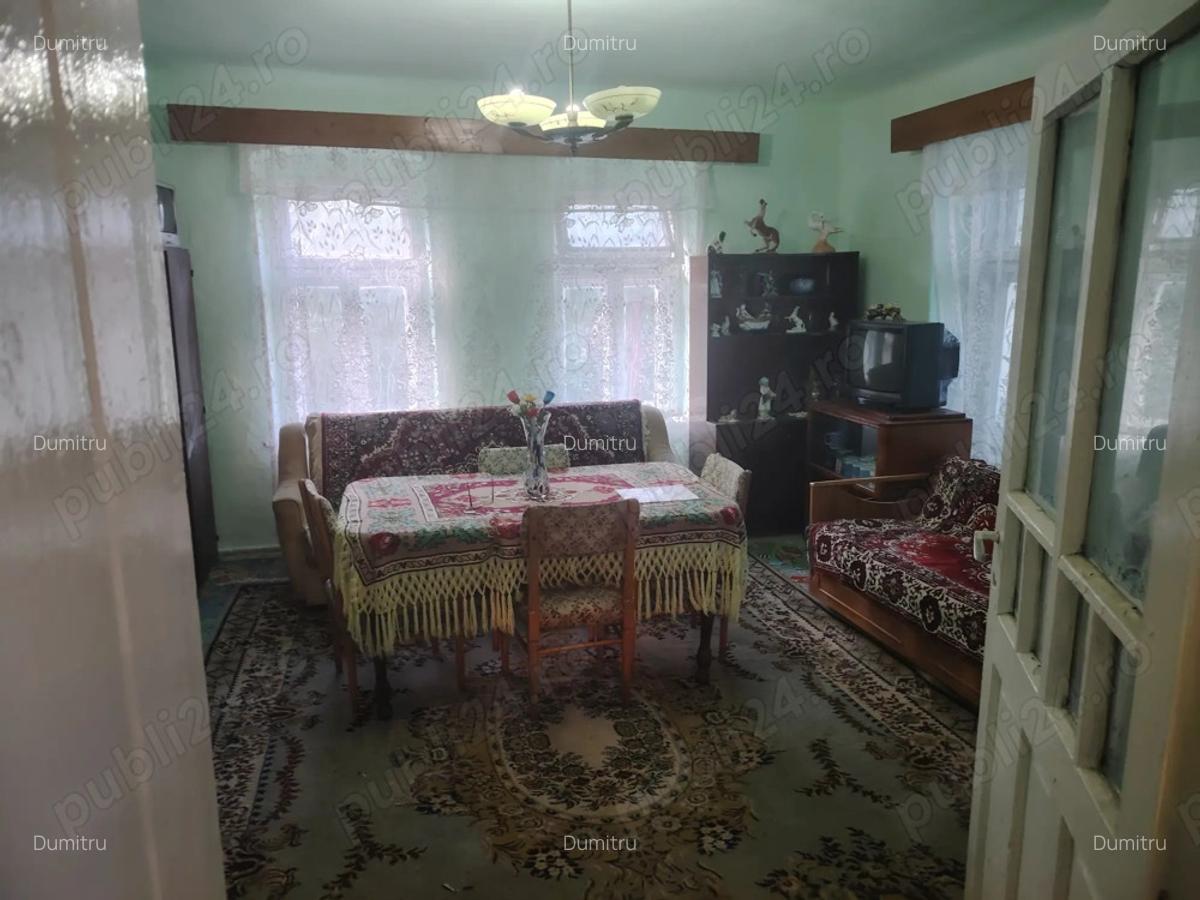 Vand casa la tara - 8