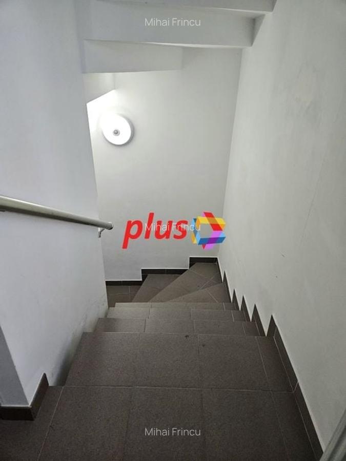 Oportunitate - Apartament cu trei camere in vila, zona Tractorul 70 mp - 2