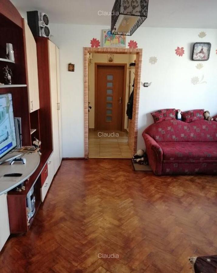Apartament de 3 camere zona TRACTORUL - 4