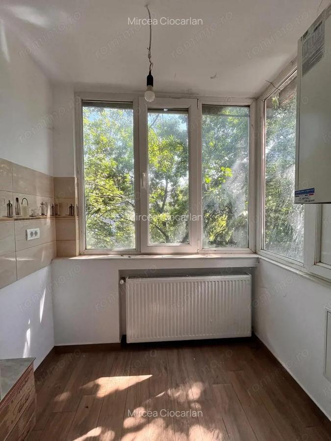 APARTAMENT CU 2 CAMERE NEMOBILAT IN ZONA TORONTAL LA 300 EURO - 6