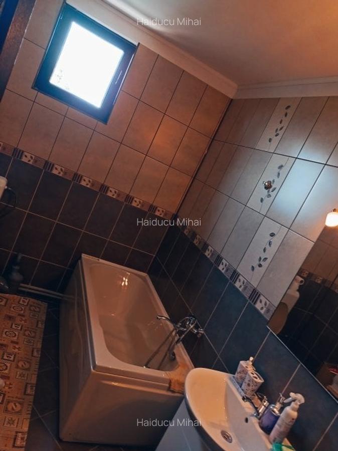 Casă cu 9 camere în Central - 9