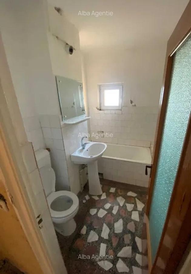 Apartament 3 camere  decomnadat , zona  Cetate - 5