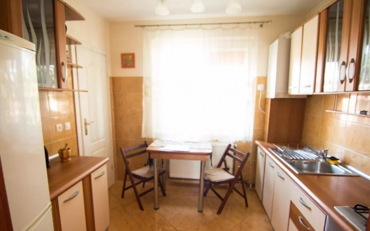 INCHIRIEZ apartament 3 camere decomandat,zona Vasile Aaron - 5