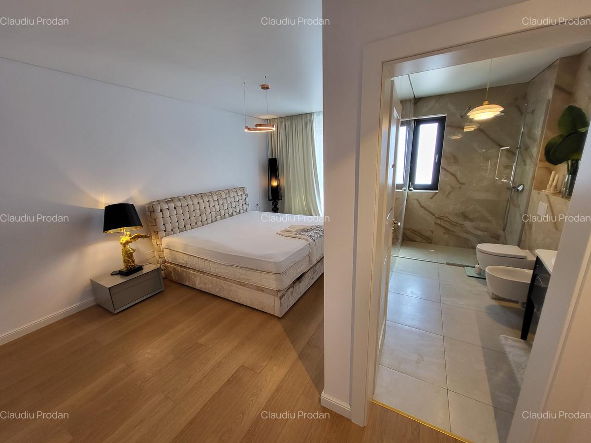 Apartament cu 3 camere decomandat în - 7