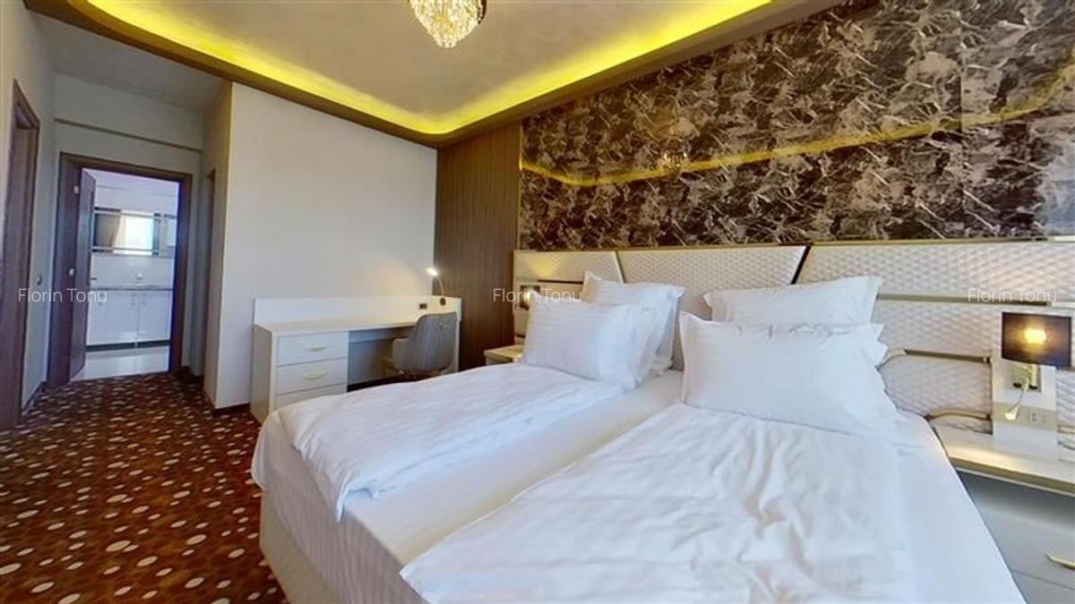 Lux Class, parcare, vedere panoramica zona Coresi, Tractorul Brasov - 10