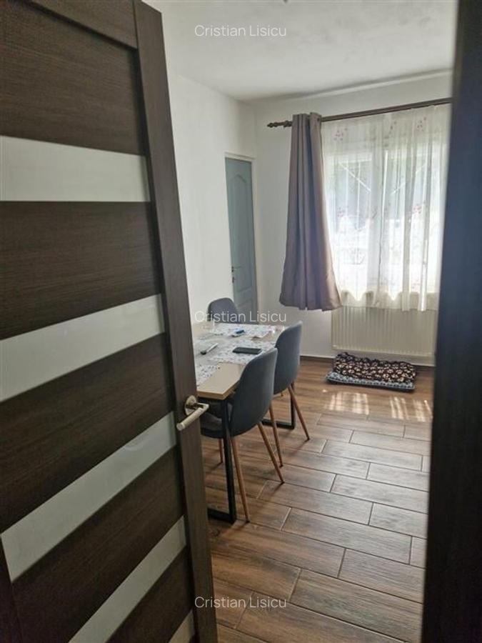 Decomandat 2 camere la parter zona Soarelui - 2