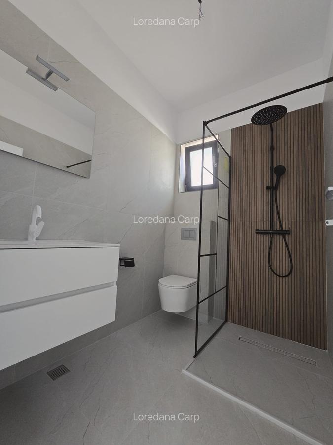 Casa individuala - 4 camere - panouri solare - gaz- curent - 5 min de STV - pod - 9