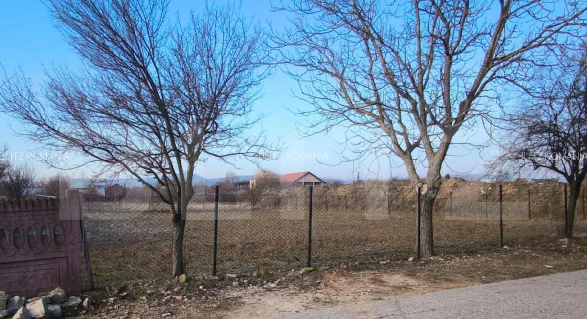 Teren intravilan 1086 mp, stradal, zona Podari - 1