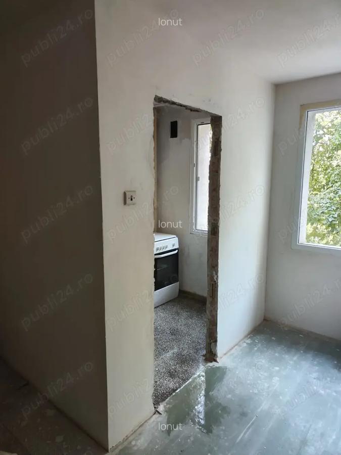 Garsoniera de vanzare in zona Titan Metrou - 10