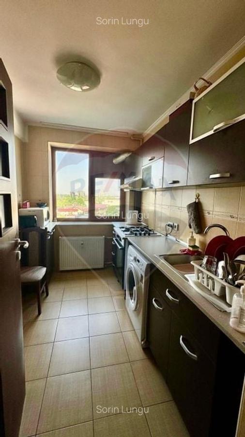 Apartament cu 3 camere semidecomandat, mobilat în 1 Mai - 10