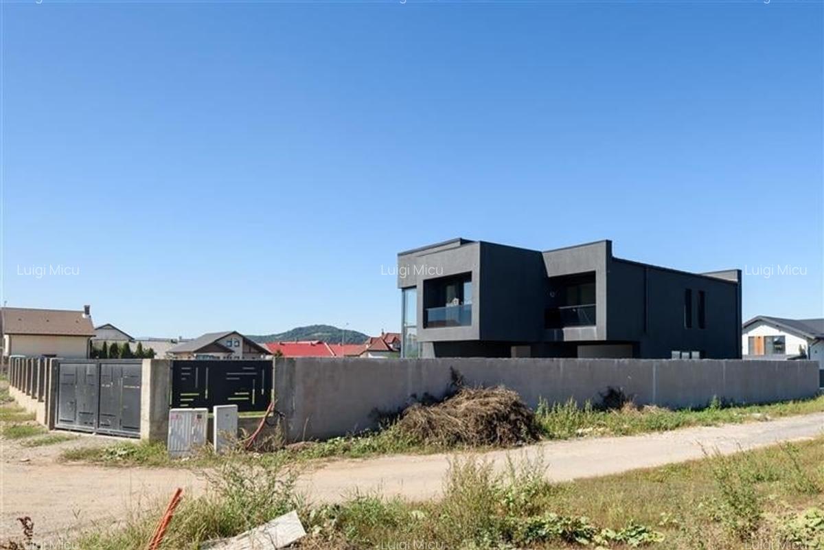 Casa noua in Harman, cu arhitectura moderna si spatii vitrate - 11