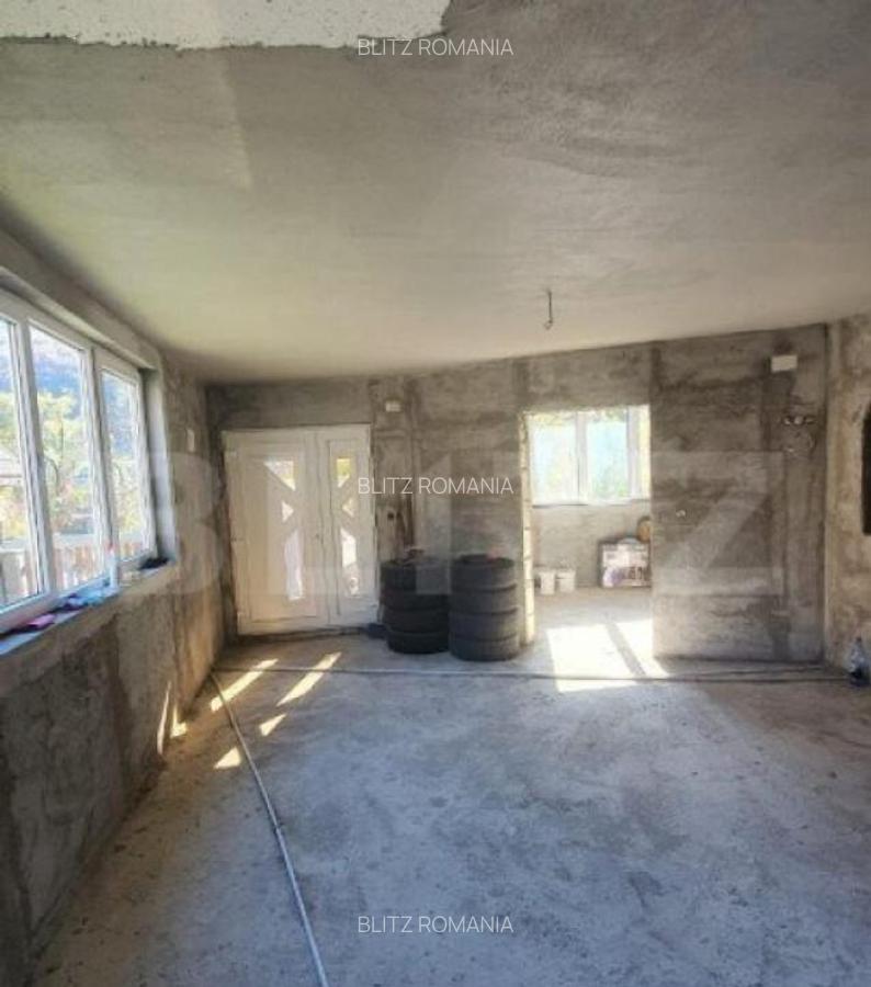 Casa P+M de aprox.140 mp, cu 10 ari livada de pomi si 1,5ari - 2