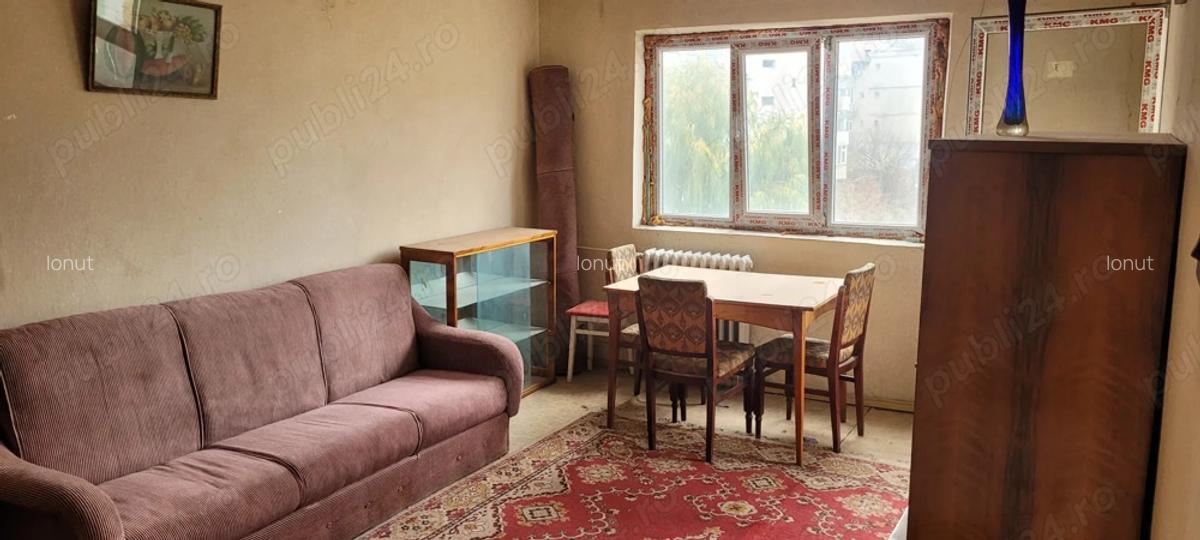 Decomandat, 2 camere, Bd.DACIA, stradal, deasupra la notariat. - 2