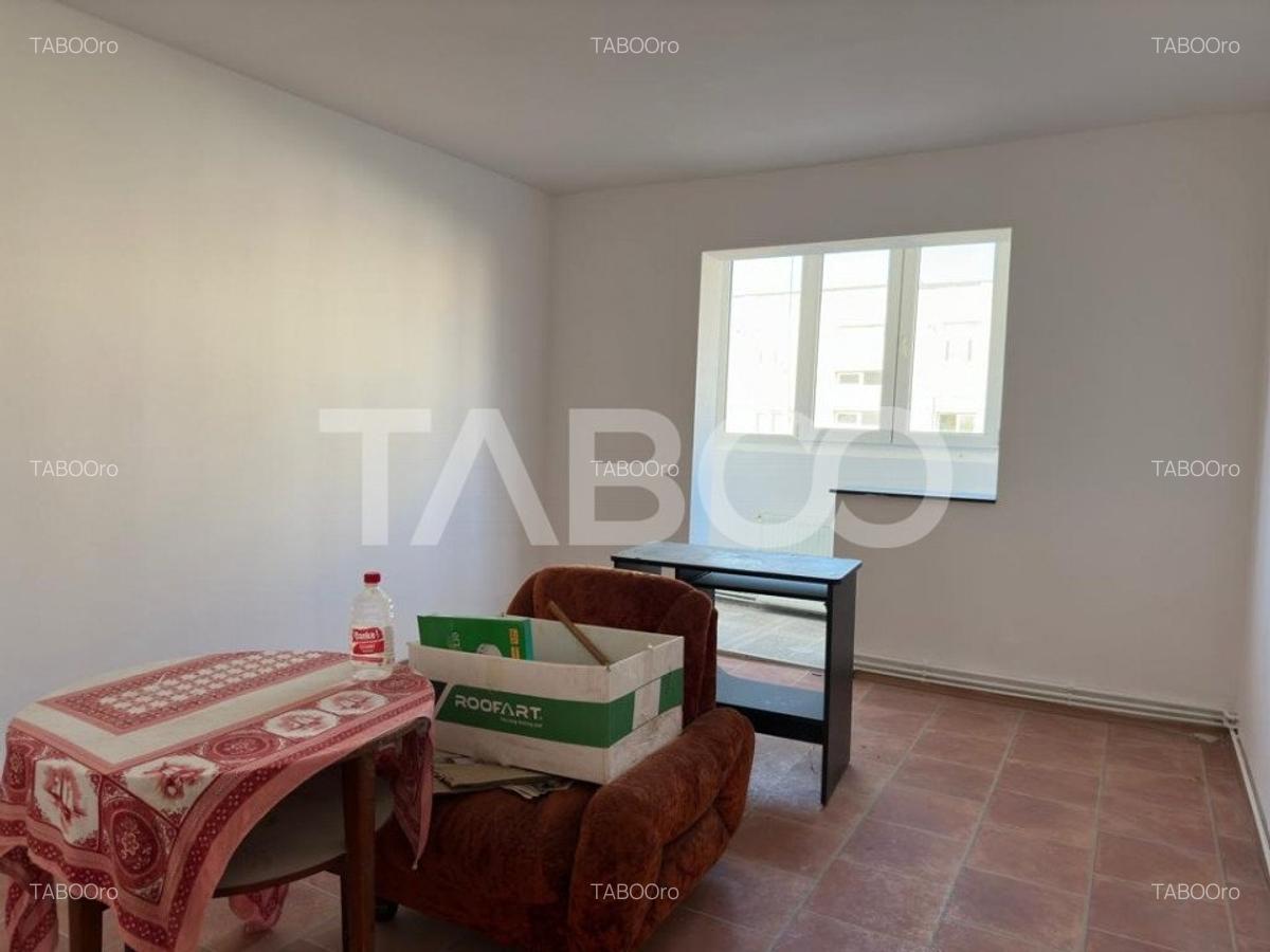 Apartament cu 2 camere semidecomandat în Periferie - 1