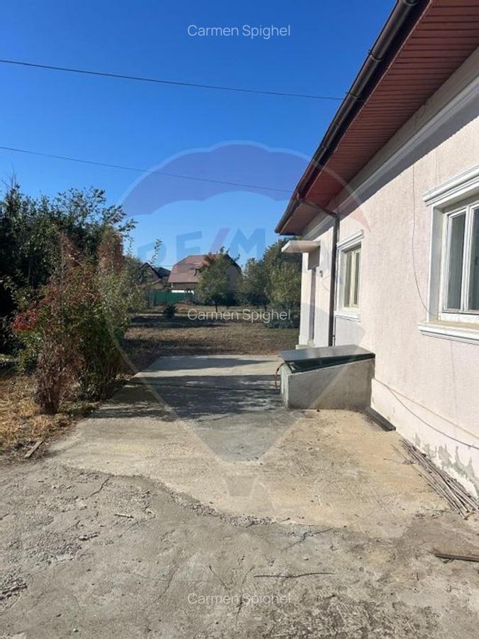 De vanzare casa 4 cam., teren 2510,  400 m de statia de metrou 1Mai - 4
