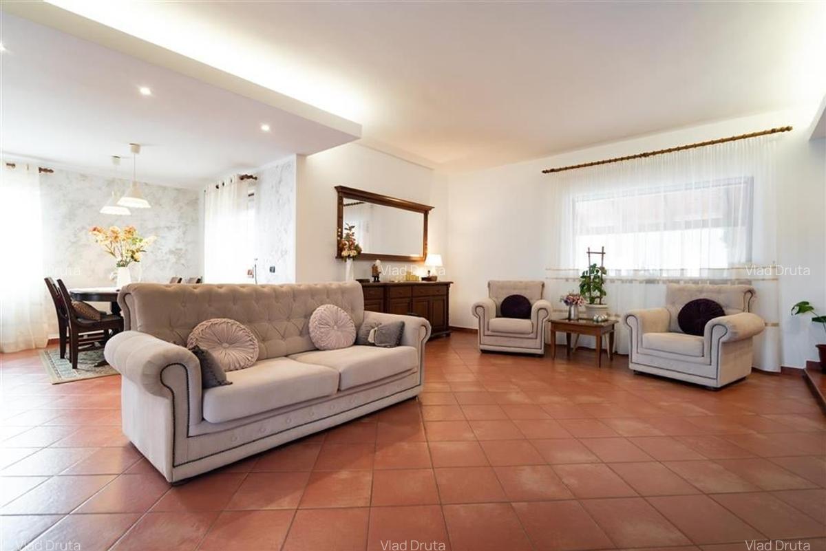 Casă individuală cu 9 camere în Băile Felix - 3