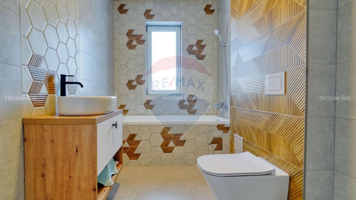 Casa / Vila cu 4 camere de vanzare in zona Sud - 2