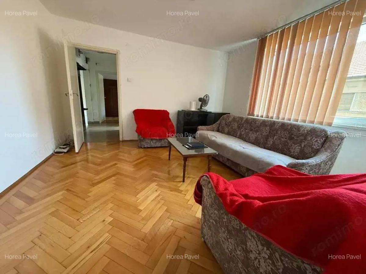 Apartament 3 camere, semidecomandat, etaj 2, 57 mp utili, zona Piata 700 - 2