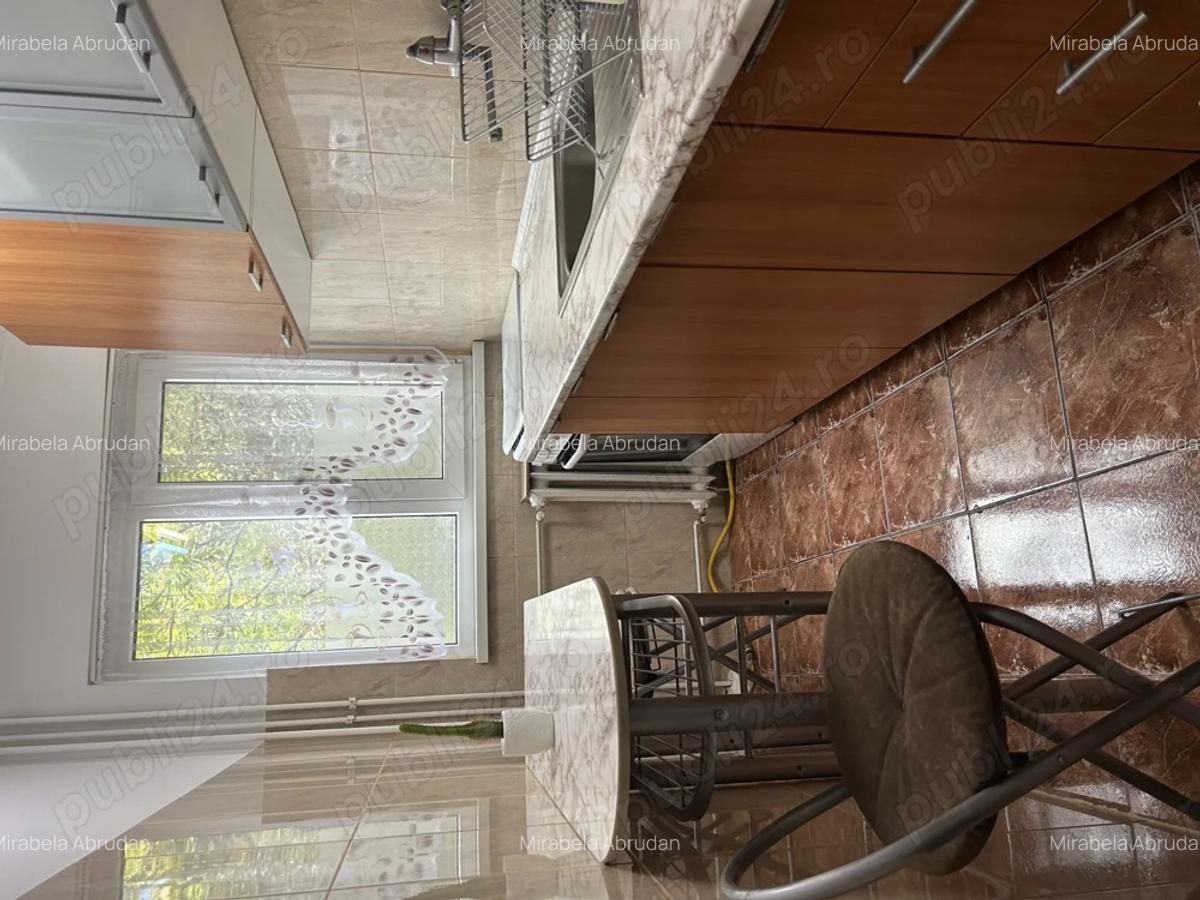 Proprietar inchiriez apartament 2 camere -350 euro - 4 Proprietar inchiriez apartament 2 camere -350 euro - 4