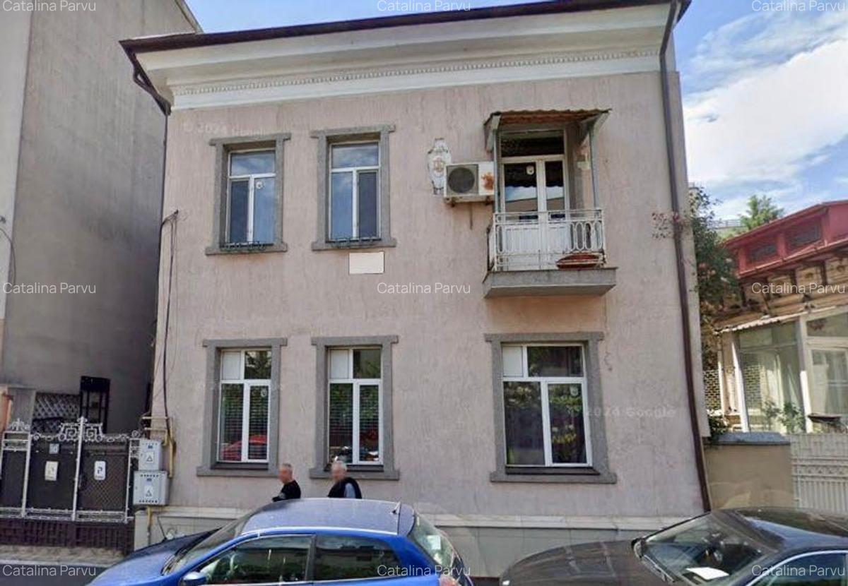 Vanzare vila zona Eminescu - Vasile Lascar | compusa din 3 apartamente  | - 1
