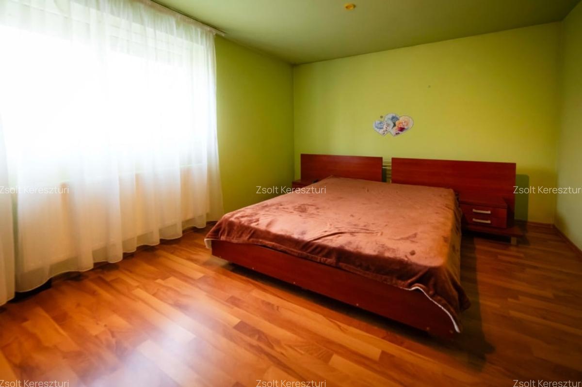 Vila in Andrei Muresanu,  6 camere, teren 600 mp - 12