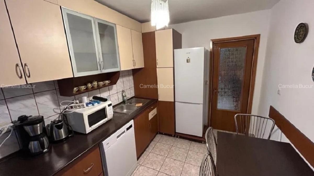 Apartament cu 3 camere - zona Centru - Independentei - 5