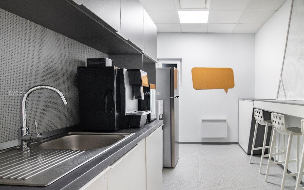 Spa?iu de birou privat pentru 4 persoane in Regus Central Business - 9