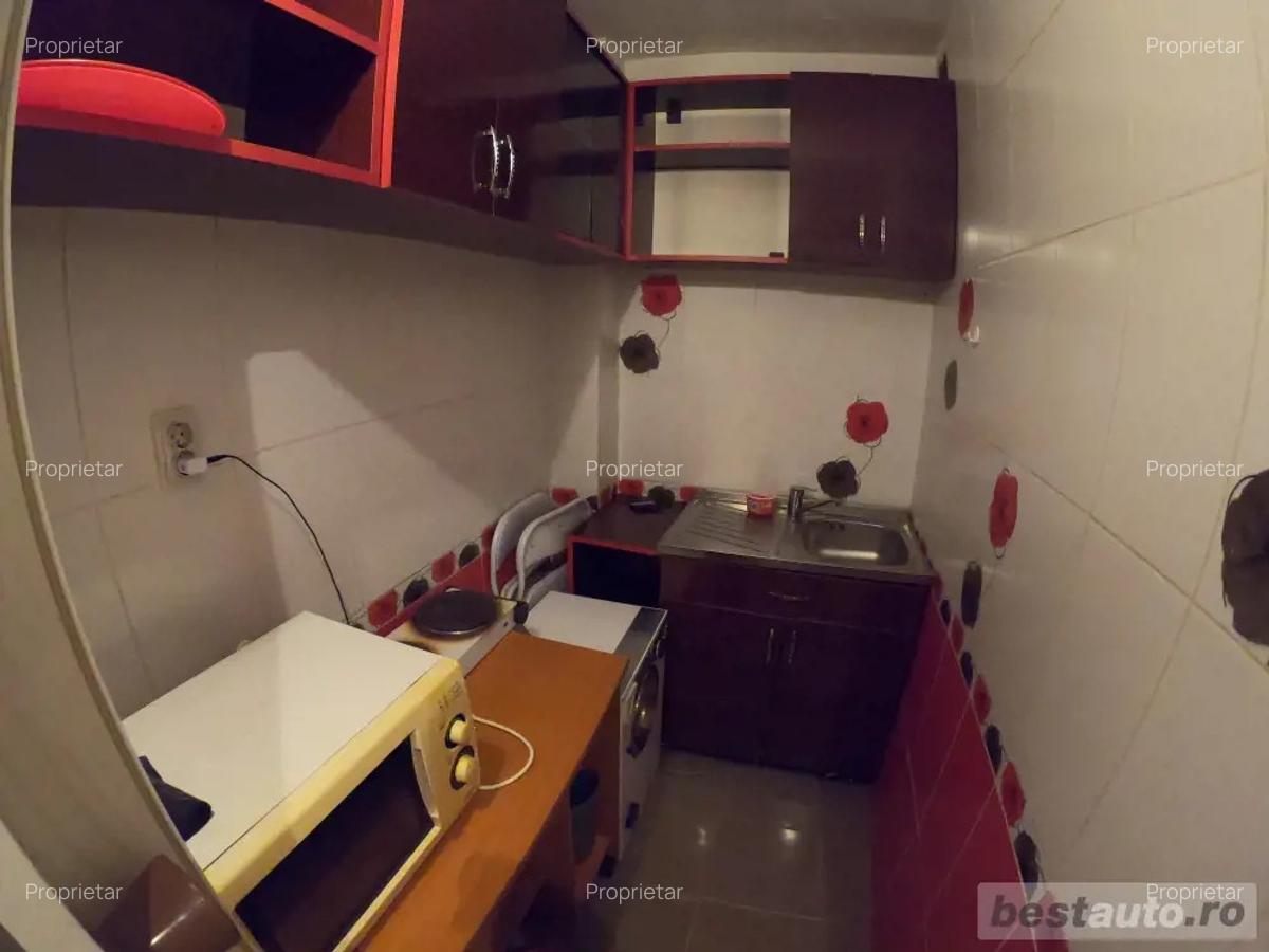 Inchiriez garsoniera in complexul studnetesc la etajul 2 - 3