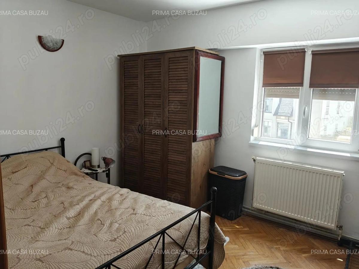 Apartament cu 3 camere zona ultracentrala Bazar confort 1 Etaj 3 S=88mp Pret: 92.000 euro - 7