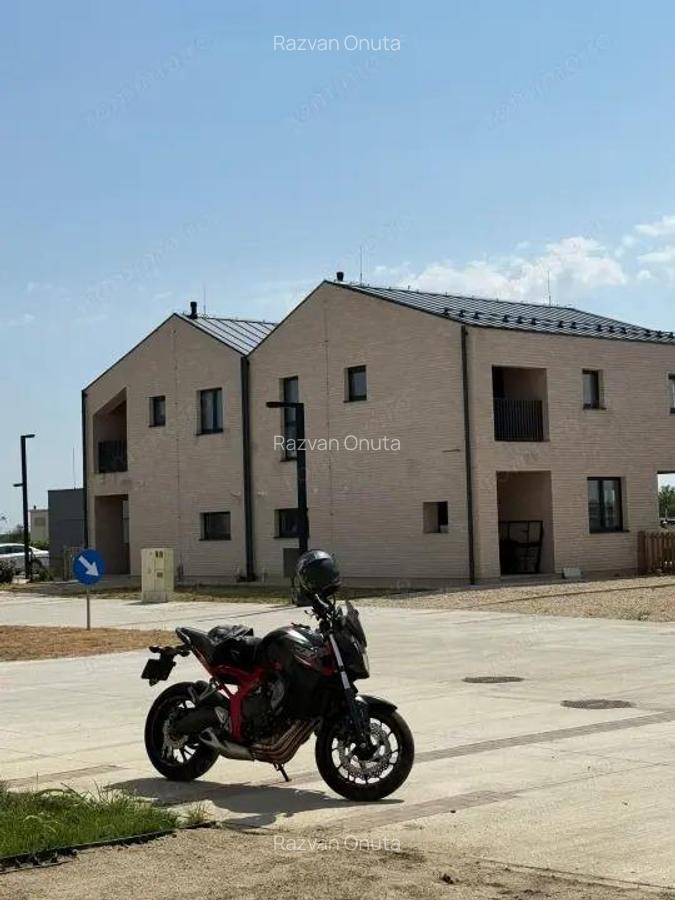 Casa spa?ioasa de inchiriat / vanzare in Complex Liziera de Lac Frumu?ani - 14