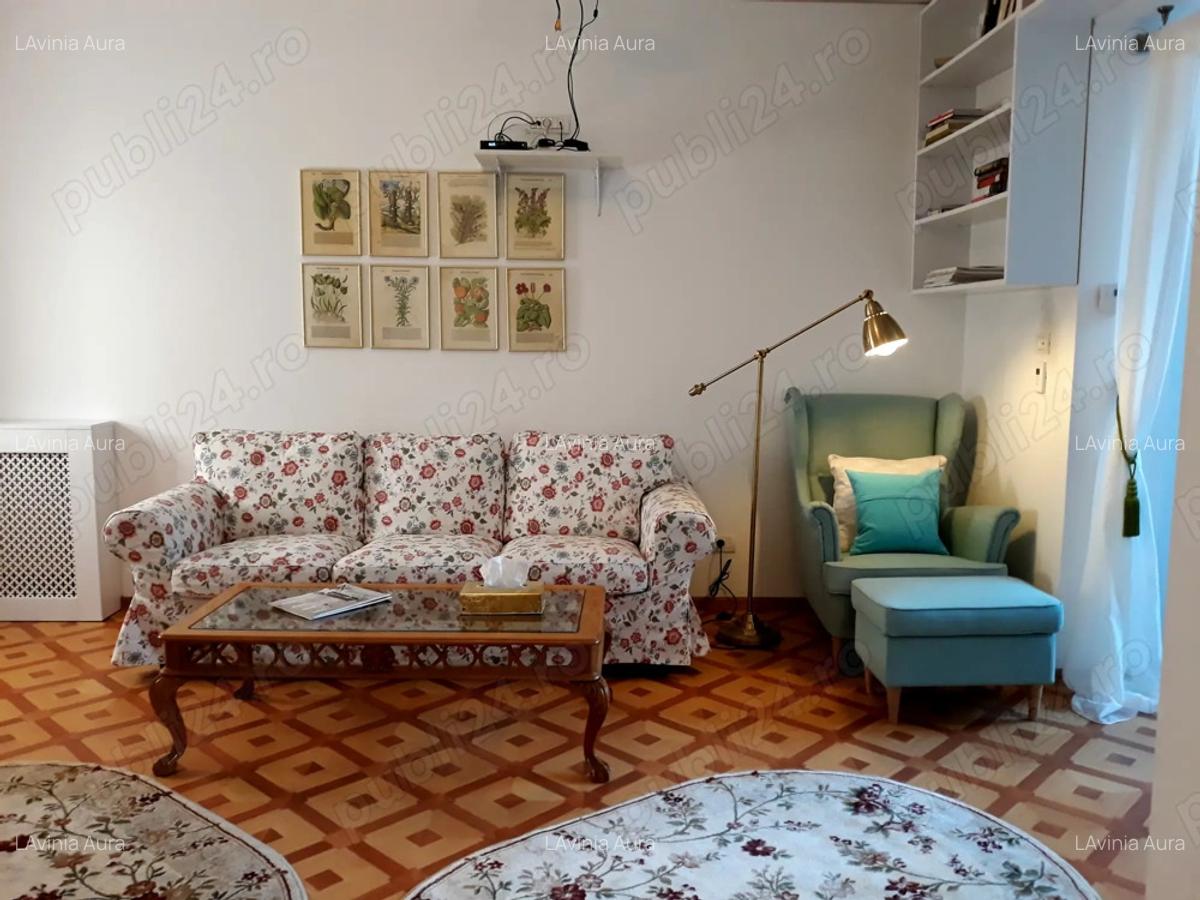 Charming 1-Bedroom Apartment University Square - 4