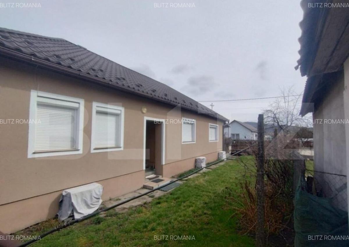 Casa 3 camere,120mp utili,1300 mp de teren intravilan,zona S - 12