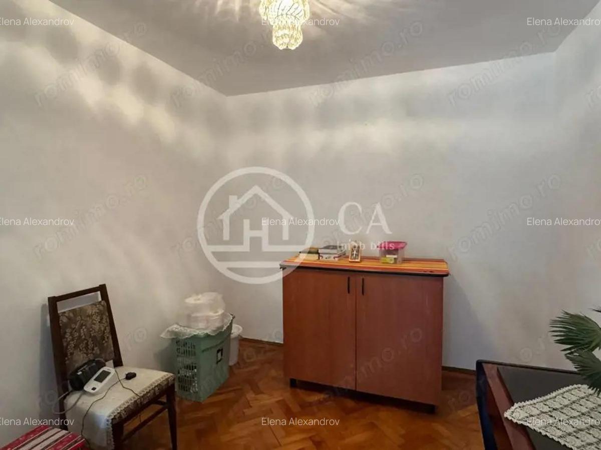 Apartament cu 3 camere de vanzare Str. Seleusului Zona Velenta,Oradea - 2