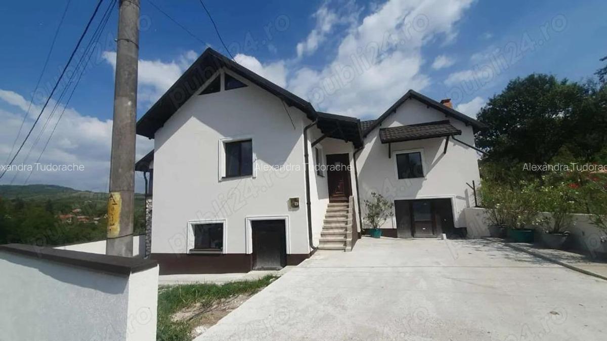 Vila de vanzare in comuna Valeni, judetul Dambovita - peisaj de vis, aer curat si liniste deplina - 1