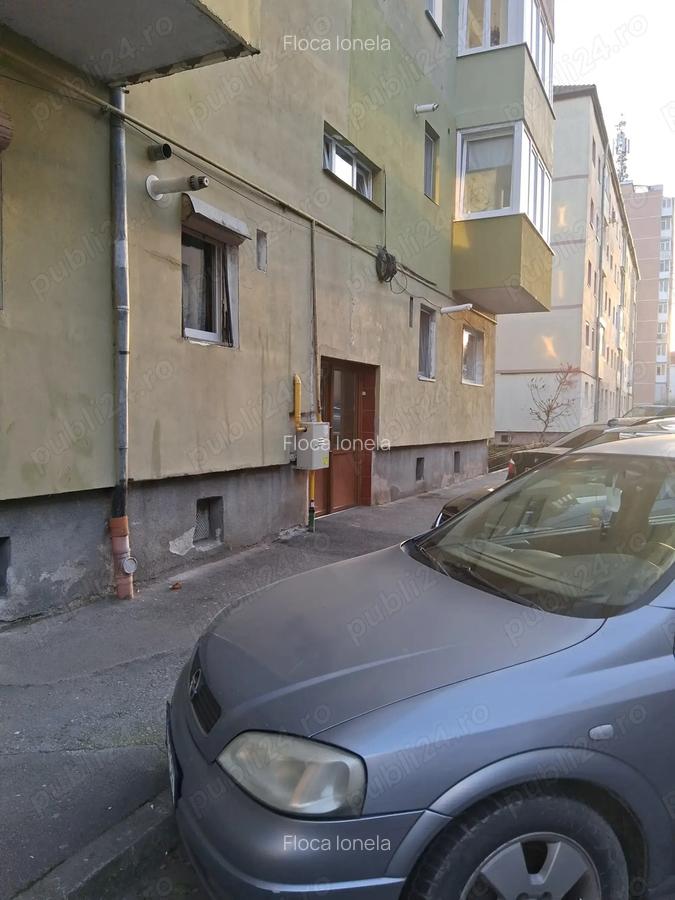 Vand apartament 3 camere decomandat,parter - 5