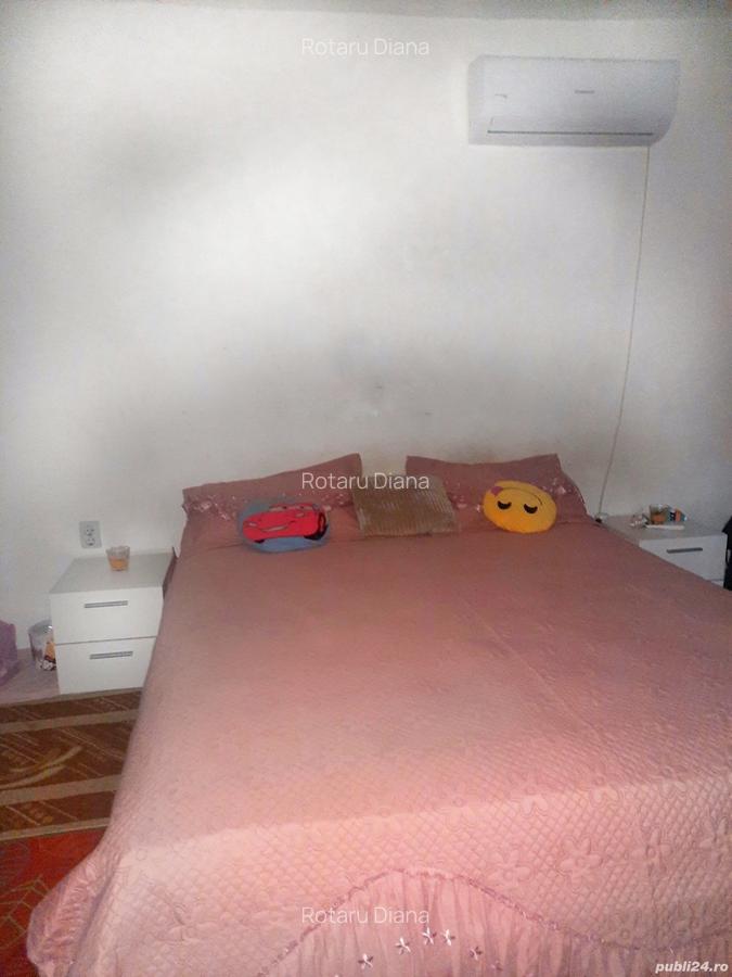 Casa de vanzare cu front stradal generos, disponibila in 2 rate, in zona buna - 8